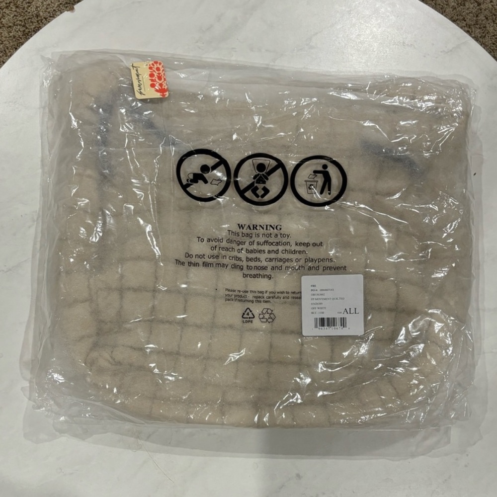 FP Movement Quilted Carryall Free People Puffy Purse Hobo Bag Off White NWT NEW - Picture 6 of 9